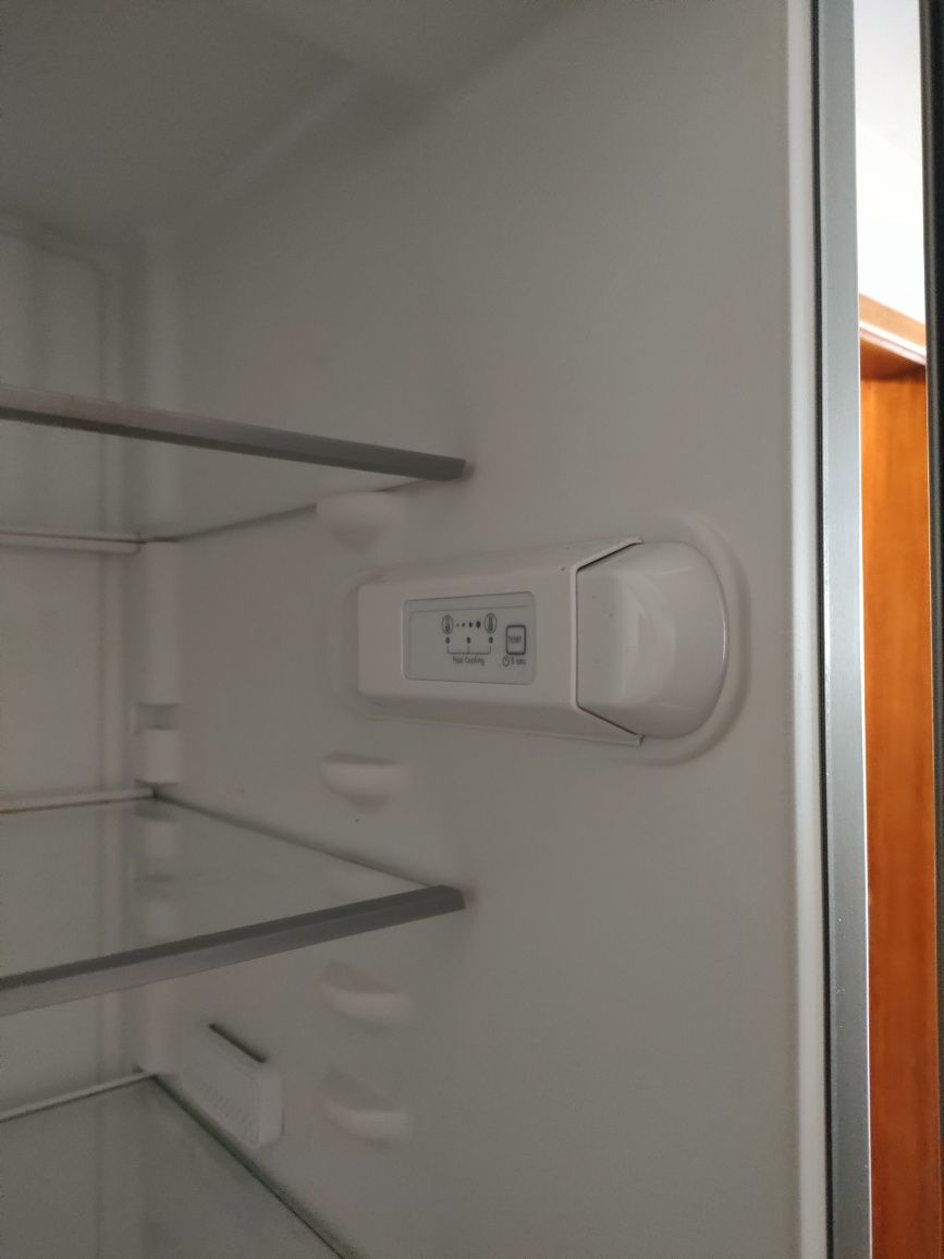 Frigorífico Combinado Total No Frost Indesit