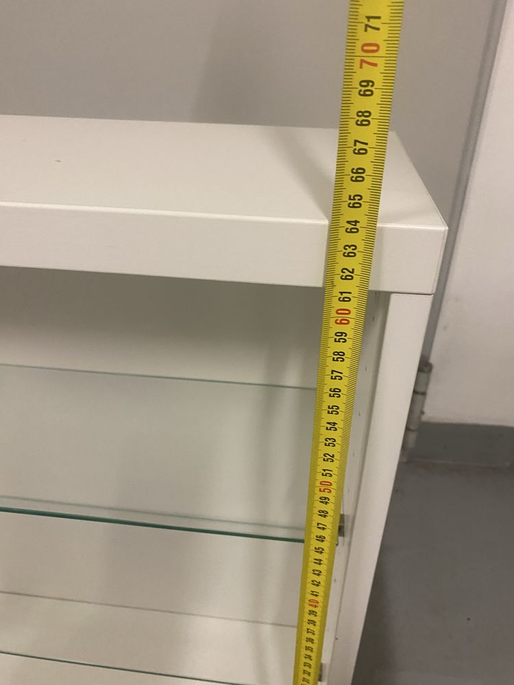 Szafka widząca biała ze szklanymi półkami