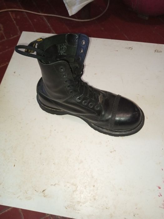 Продам стіли (черевик чоловічий)