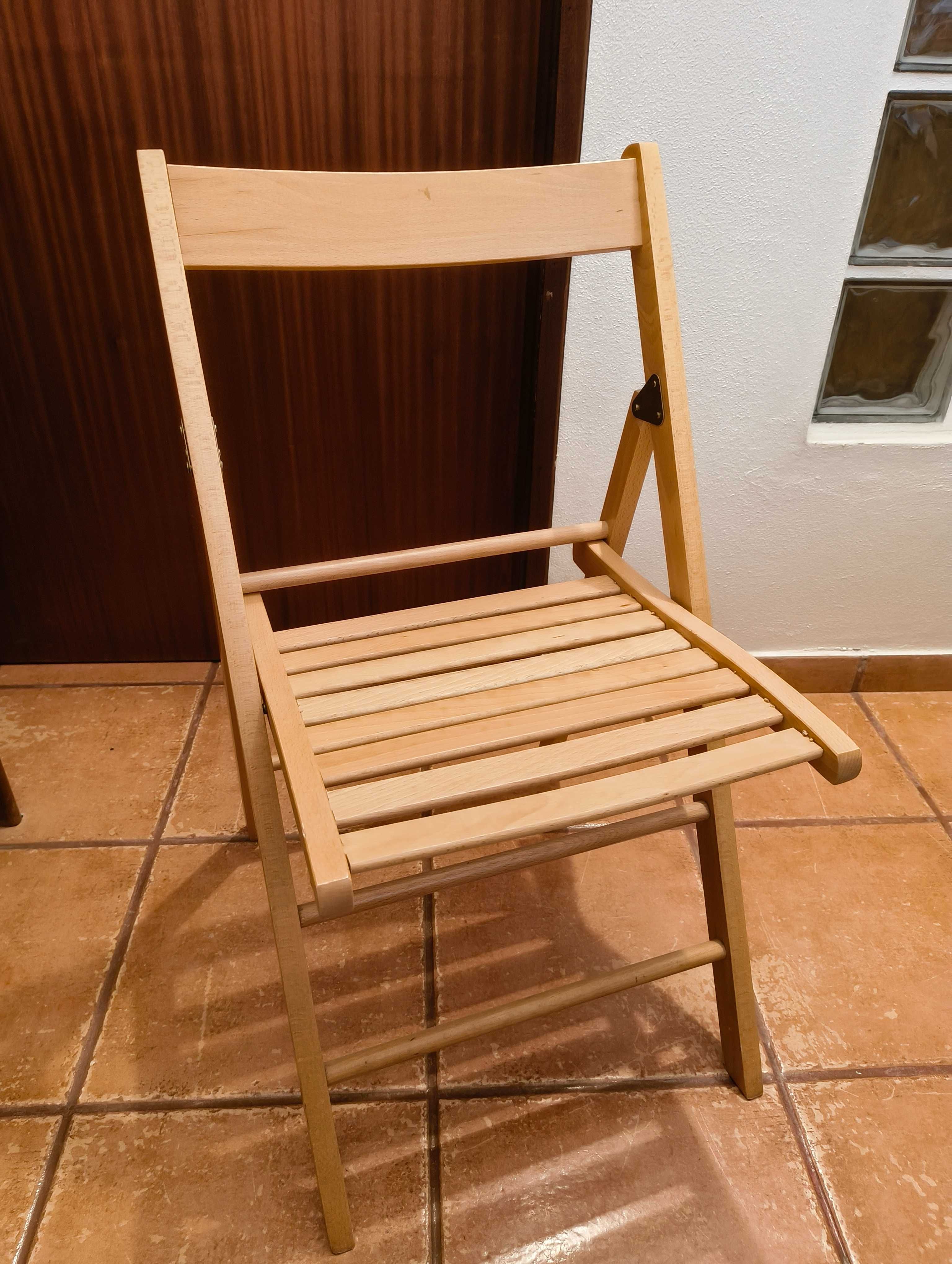 Mesa de camilha c/ 4 cadeiras dobráveis