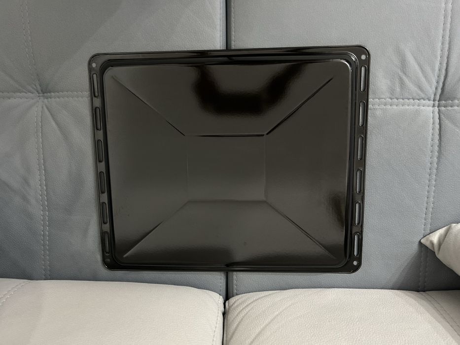 Vendo tabuleiro de forno esmaltado, novo.