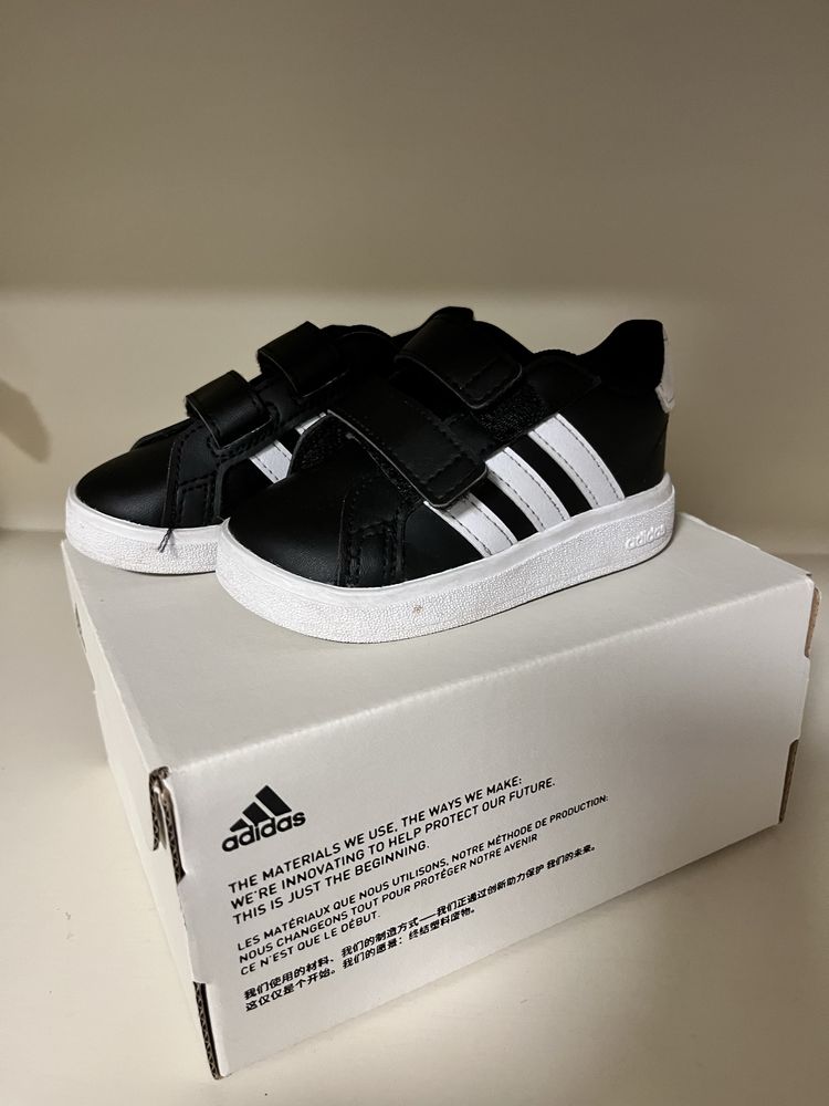 Кросівка Adidas  дитячі