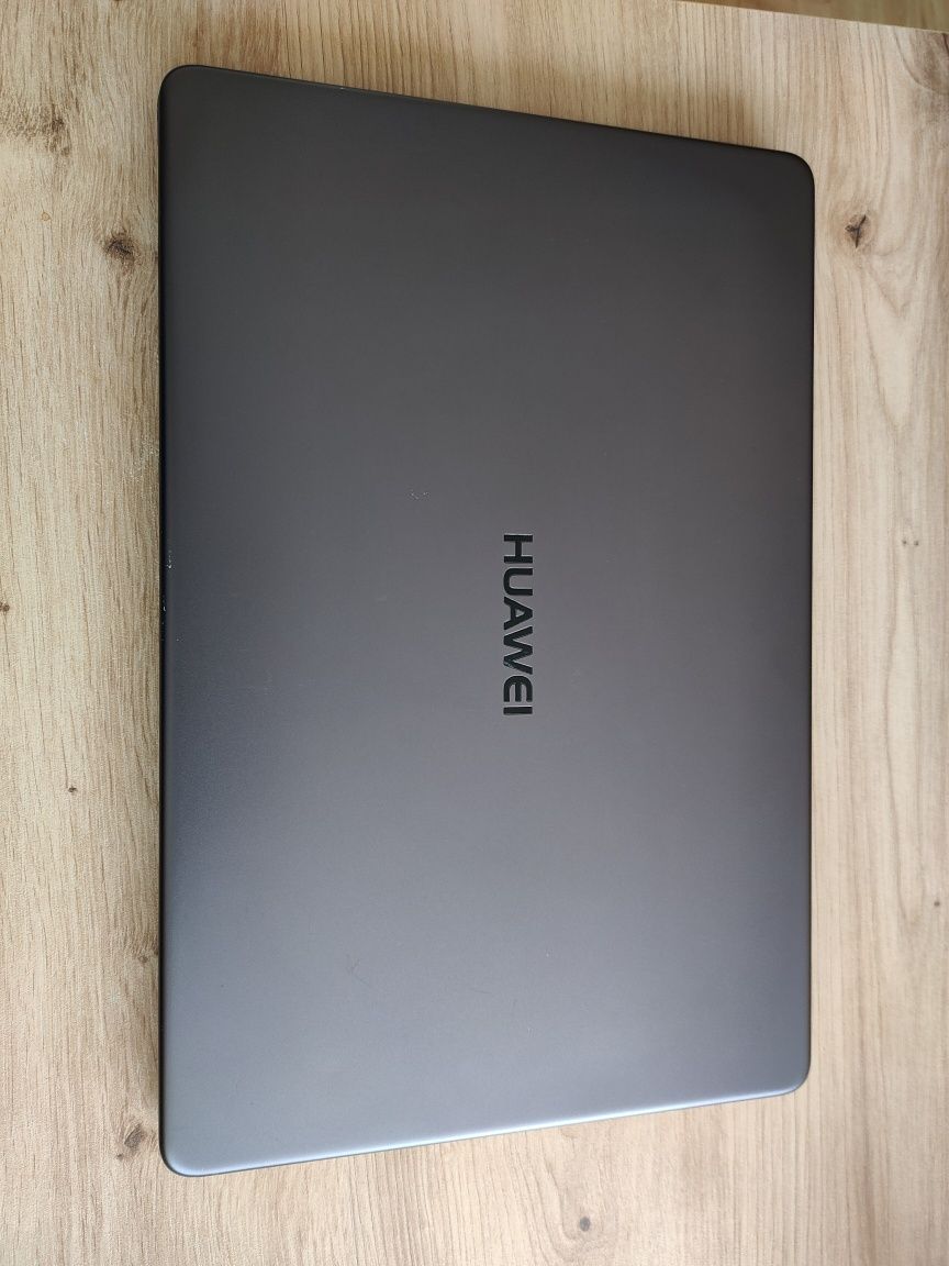 15" Huawei Matebook D MRC-W10 i5 8gen. 8gb ram SSD 256 NVMe