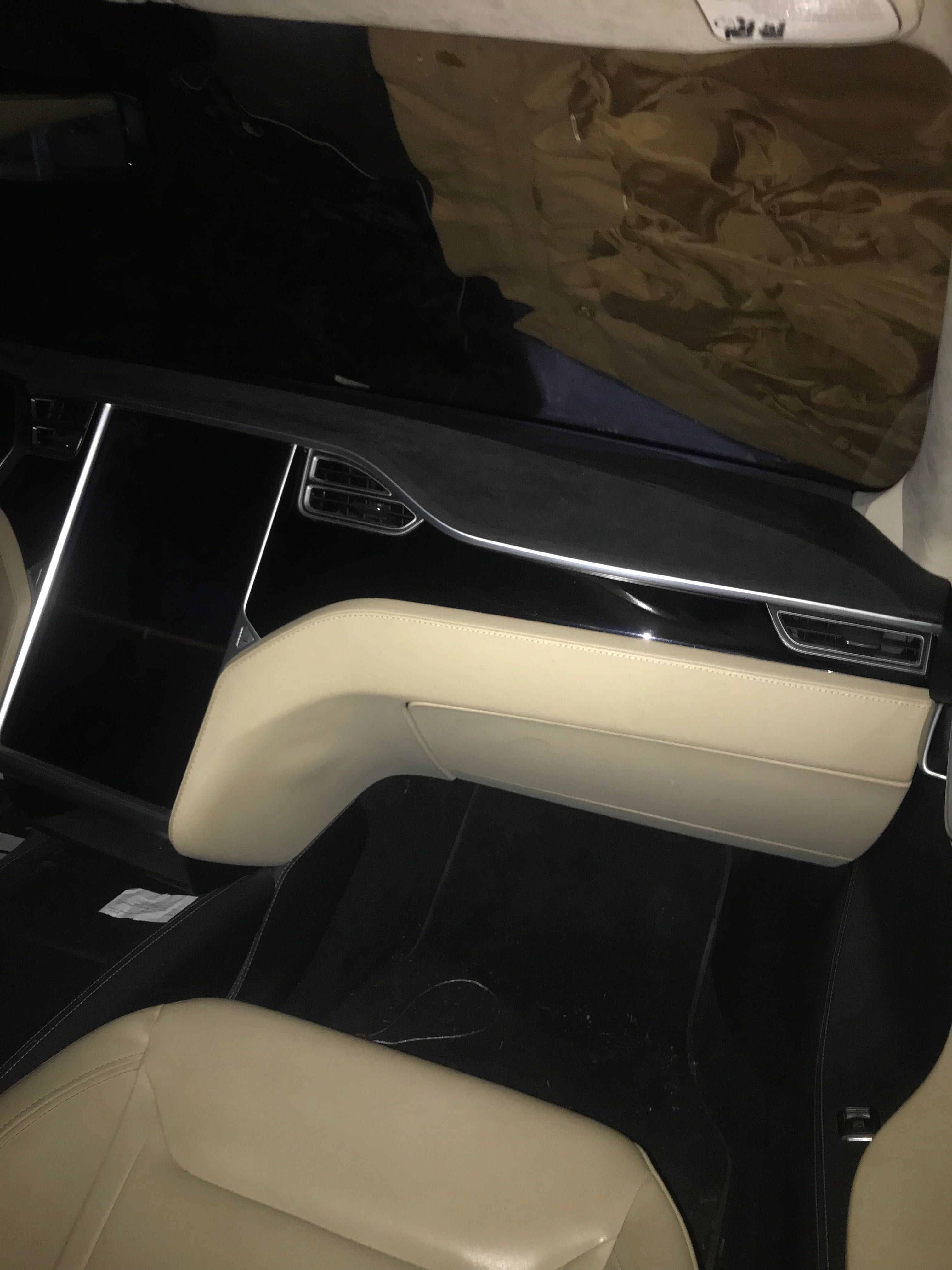 Tesla s.                                      I