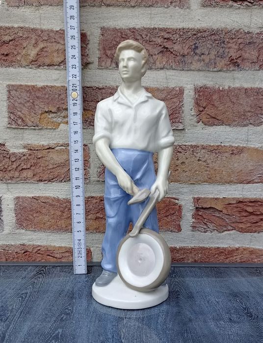 статуэтка автомобильный мастер .Wagner&Apel, ГДР