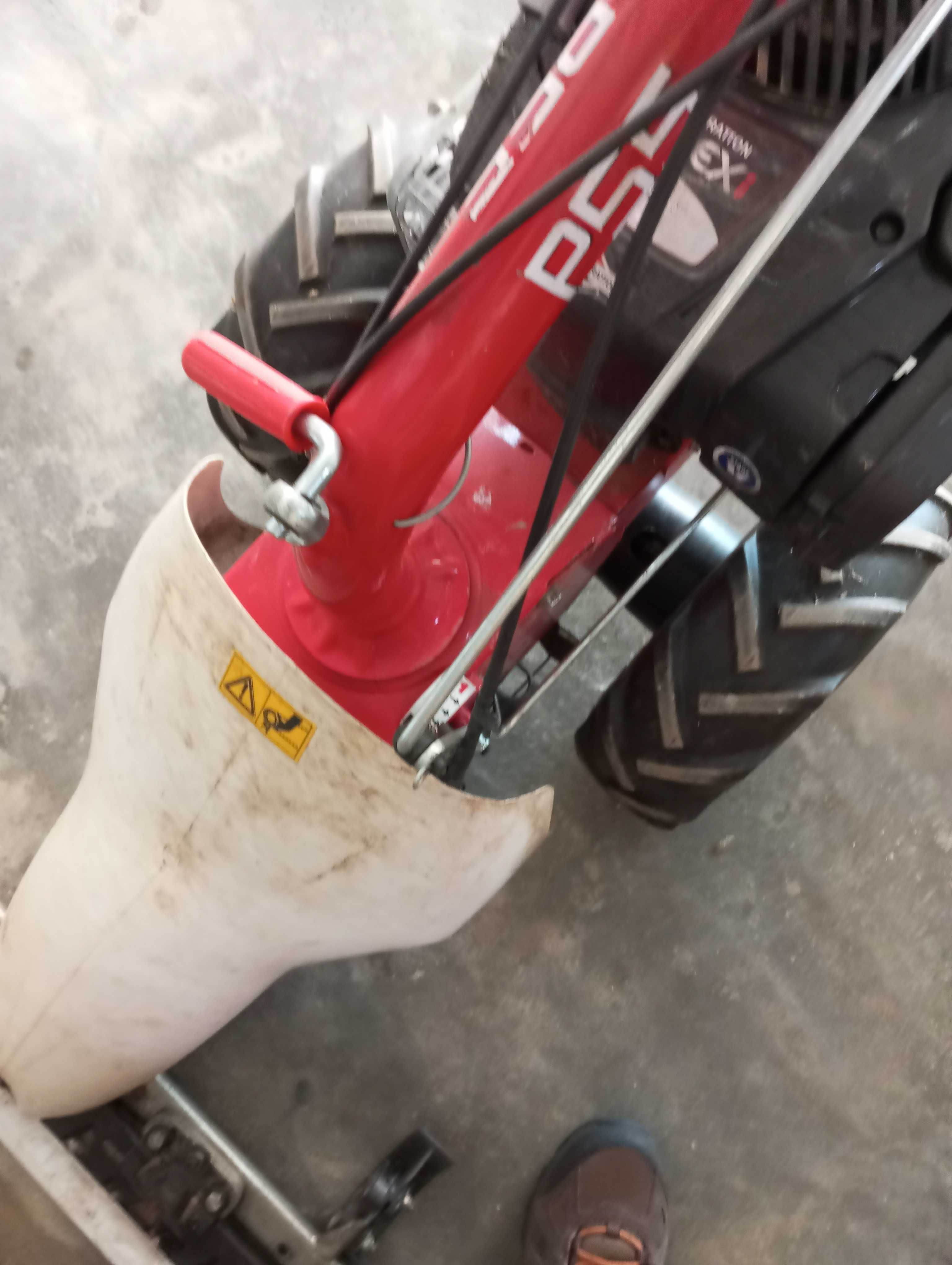 Motocultivador P55 com alfaias