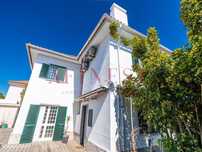 Moradia T4 +1 Em Linda-A-Velha, Avenida Brasil - Com Piscina E Garagem