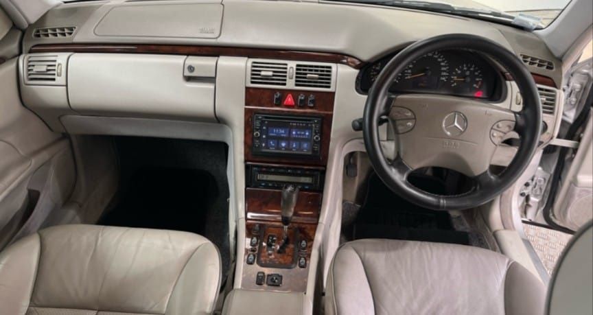VOLANTE a DIREITA MERCEDES-BENZ CLASSE E 240 Avantgarde