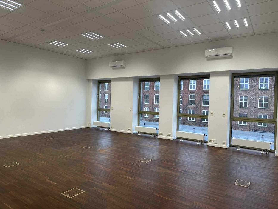 Biuro z własnym tarasem i klimatyzacją