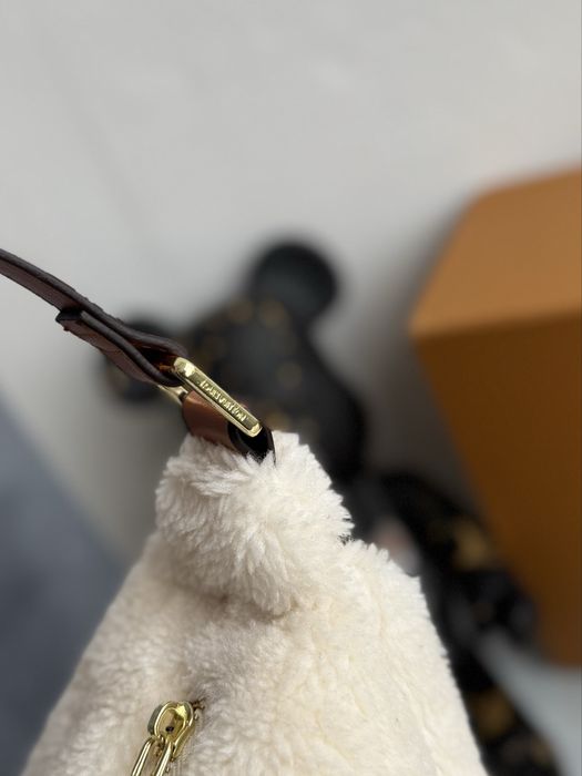 Бананка жіноча женская сумка Louis Vuitton Teddy луи витон меховая