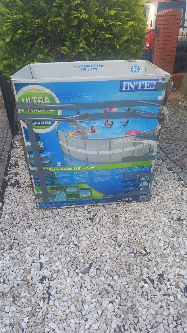 Sprzedam duży basen intex.
