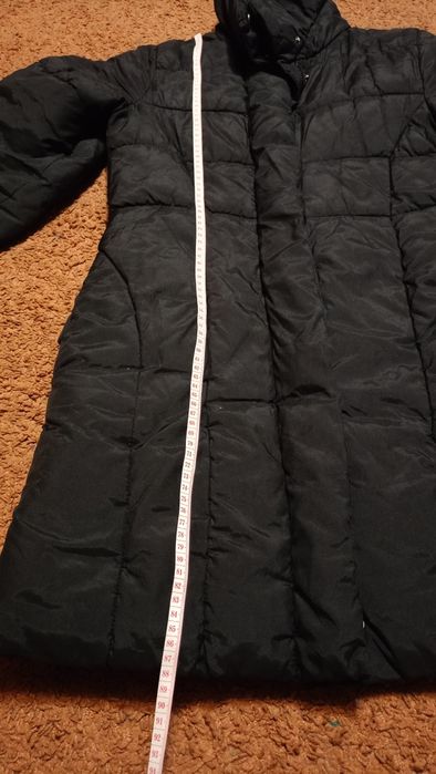 Płaszcz o długości 3/4.