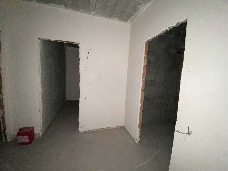 Готова до фінального ремонту 2к квартира на Виставці!