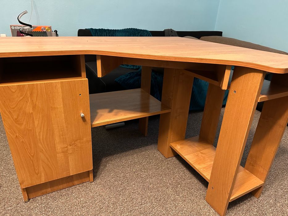 Biurko narożne z grubej płyty