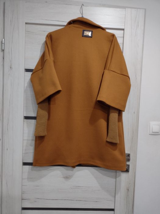 Sprzedam nowy karmelowy płaszczyk