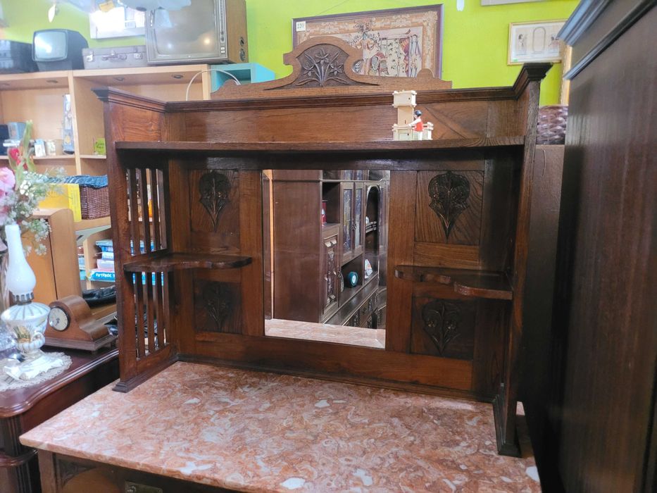 Móvel antigo em madeira maciça com tampo em pedra