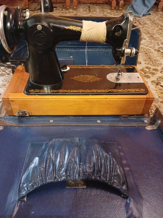 Продам швейную машинку