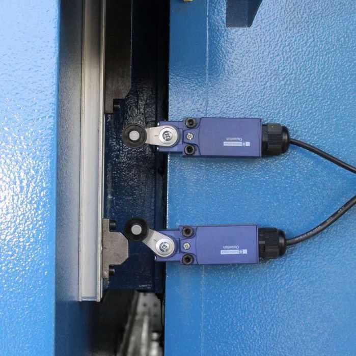 OD RĘKI Hydrauliczna prasa krawędziowa CNC krawędziarka 63x2500 OT-41
