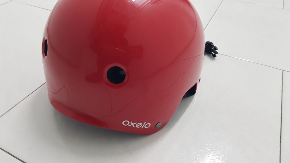 Capacete Oxelo Vermelho para andar skate ou bicicleta como novo