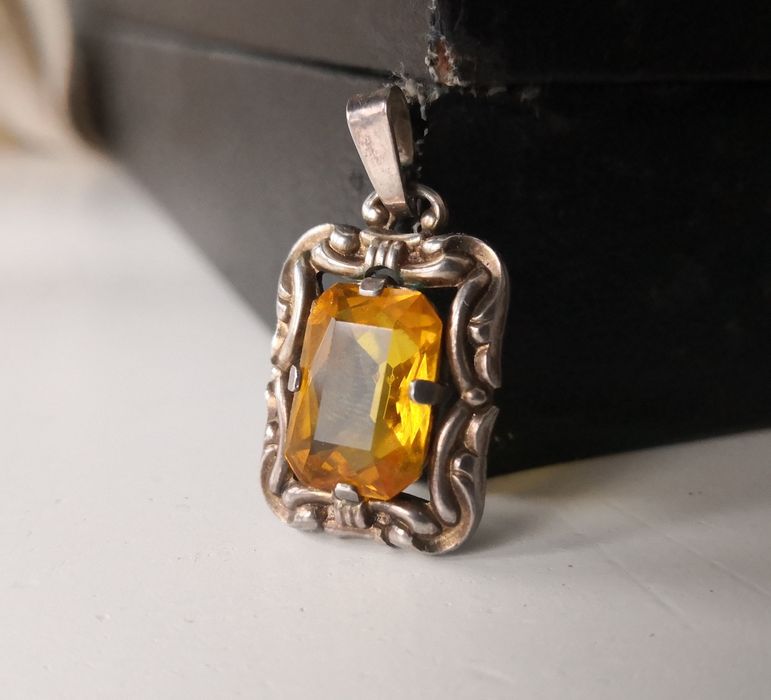 Bardzo stara srebrna zawieszka srebro stare biżuteria srebrna prl 830