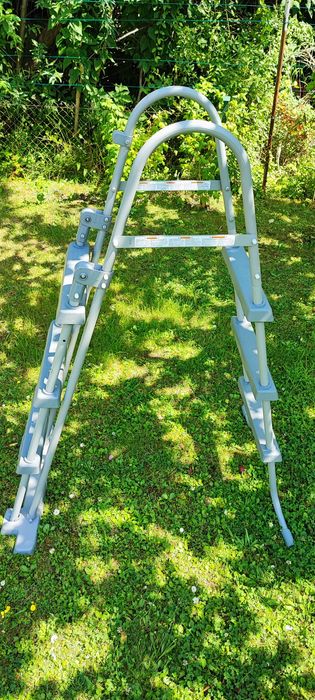 Sprzedam nową Drabinka bezpieczna do basenów 107 cm Bestway 58330