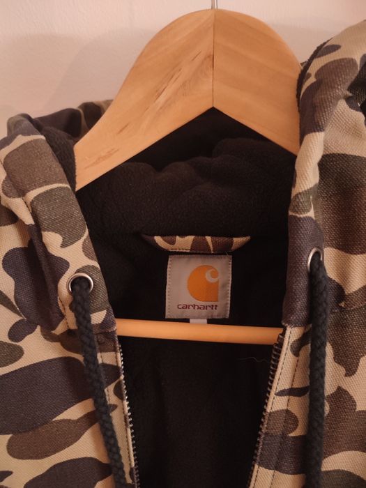 Casaco Carhartt camuflado