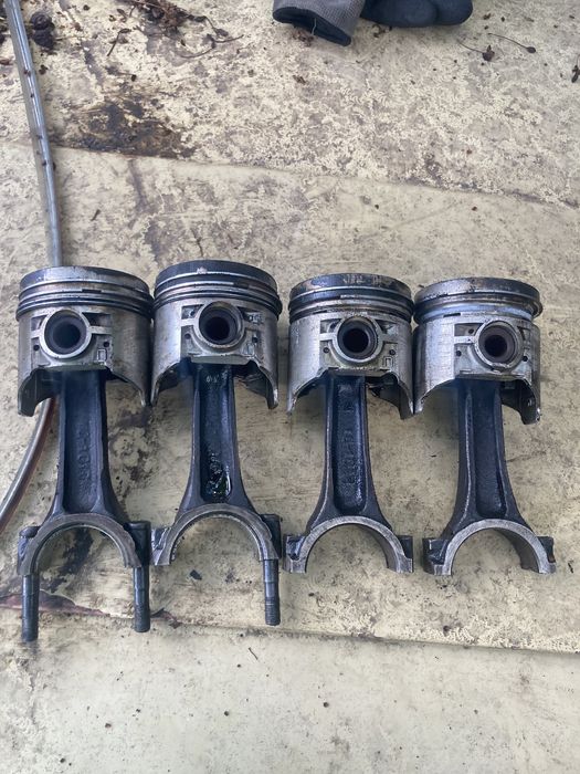 Поршня с шатунами ВАЗ 2101-2107