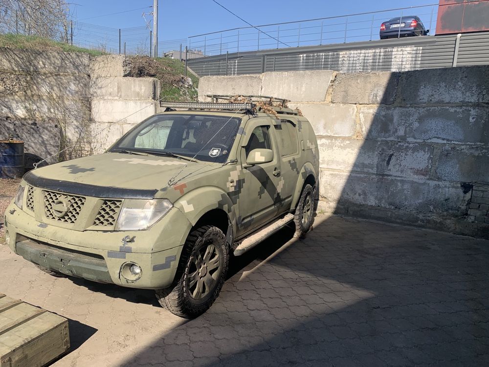 Nissan Pathfinder з переоформленням