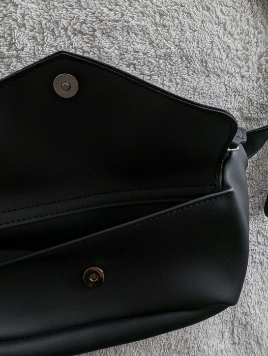 Czarna elegancka skórzana torebka nerka saszetka Cropp skaj jak nowa