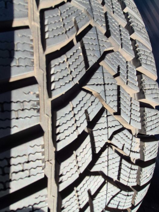 5x114,3**215/65/16**2022**Dunlop**Felgi+Opony Zimowe+Kołpaki**Nissan