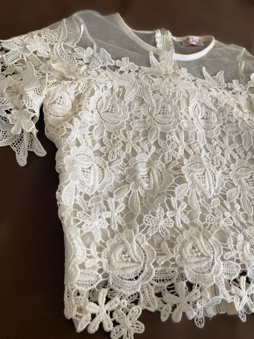 Жіноча мереживна блузка