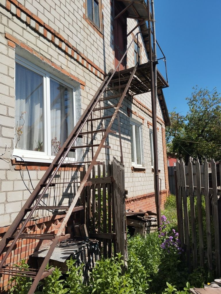 Продам  дом на два входа в Нововодолажском районе