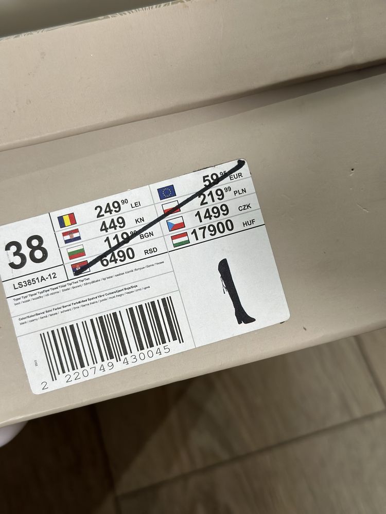 Wysokie zamszowe kozaki za kolano 38