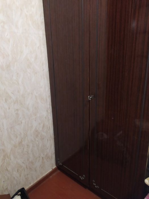 Шафа (меблі у кімнату)