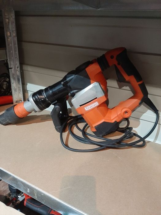 Młot wyburzeniowy PRO-HM 27 MAX

PRO-HM 27 MAX