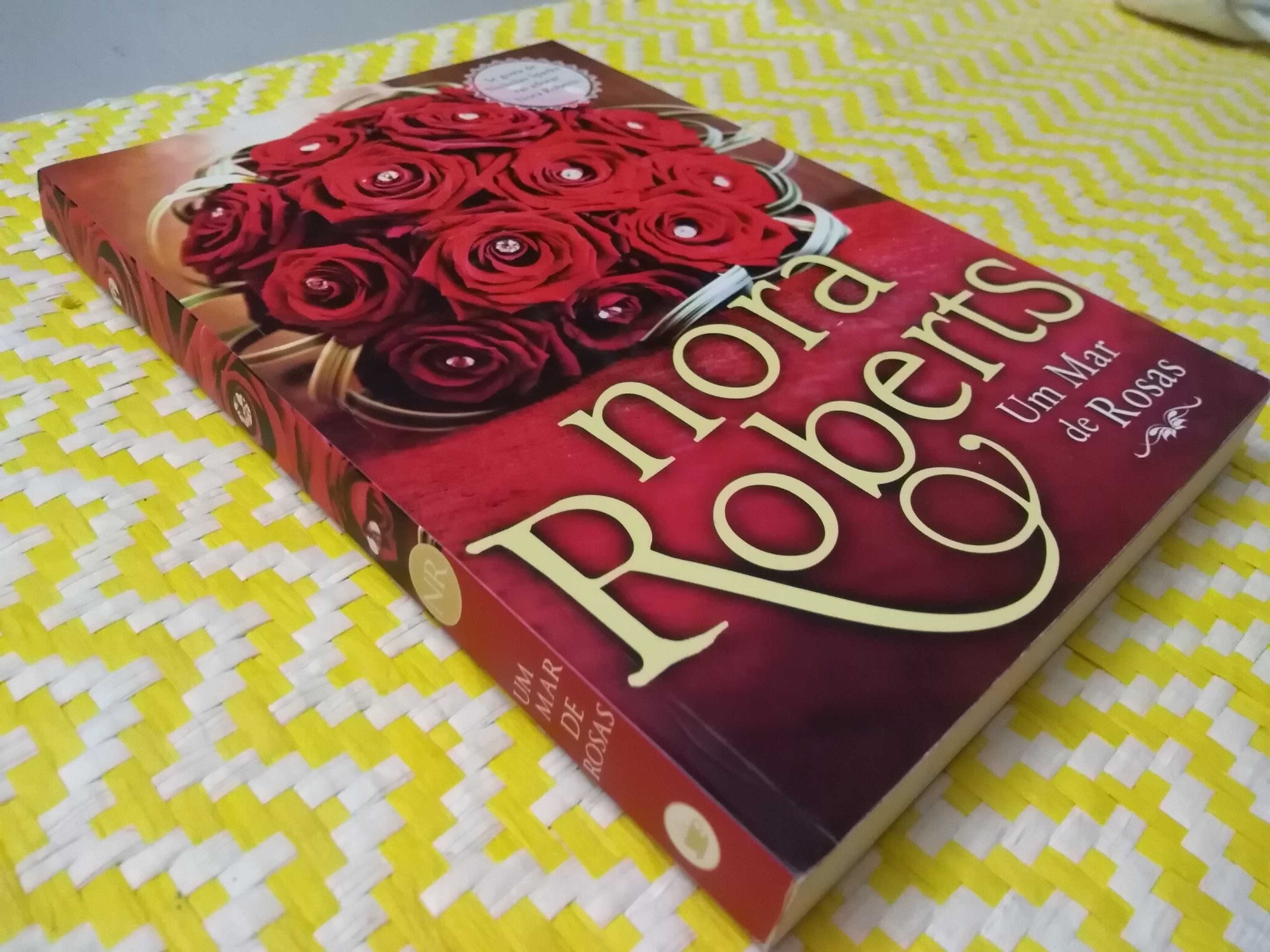 UM MAR DE ROSAS
de Nora Roberts