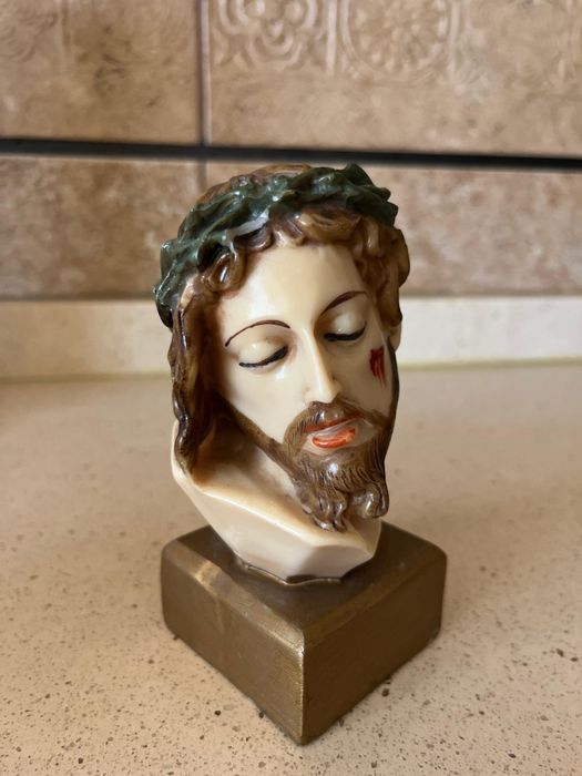 Busto de Cristo em marfinite