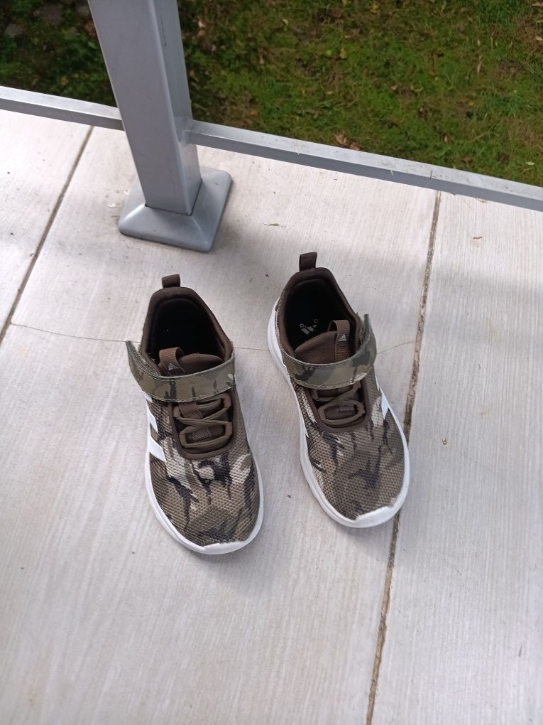 Buty Adidas  Racer TR23 Kids 26,5 chłopięce sneakersy