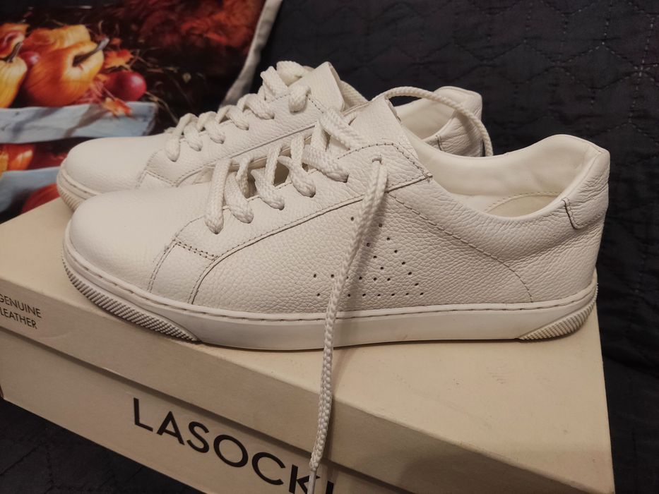 Sprzedam buty damskie .