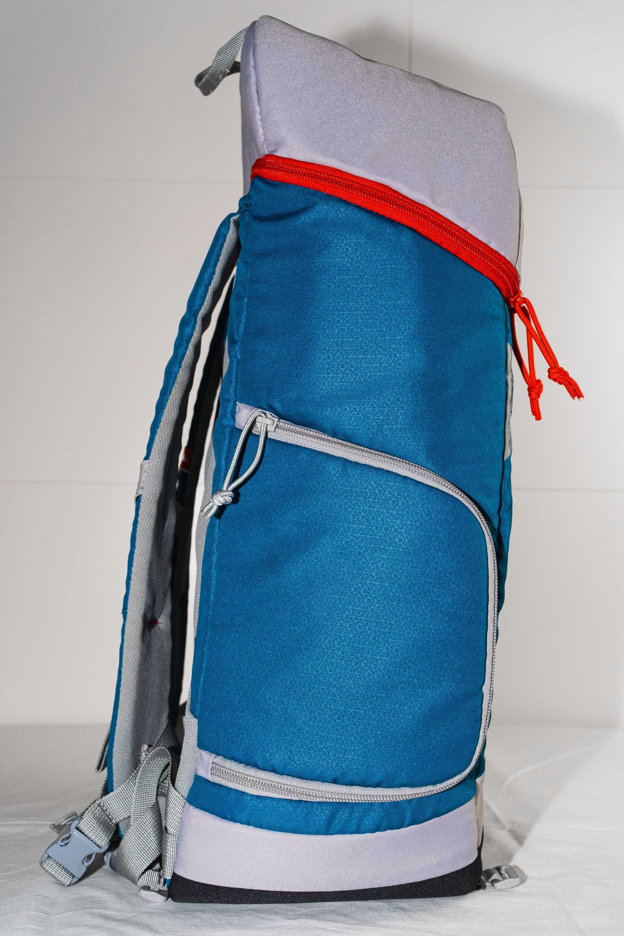Mochila Isotérmica Quechua 30 L- Semi-nova