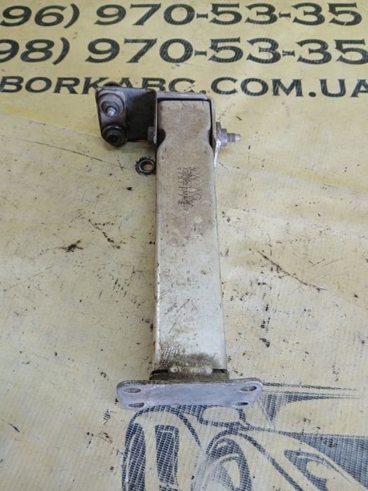 Кронштейн усилителя бампера Audi Q7 2016 перед. лев.