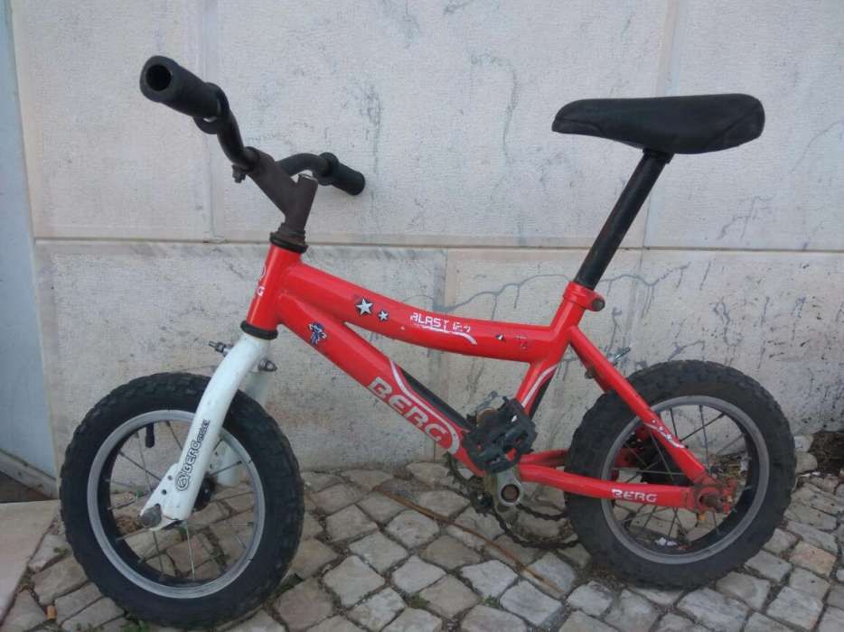 Bicicleta pequena de marca Berg (para reparação, peças ou decoração)