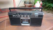 Radiomagnetofon stereo firmy Telefunkien RC760.