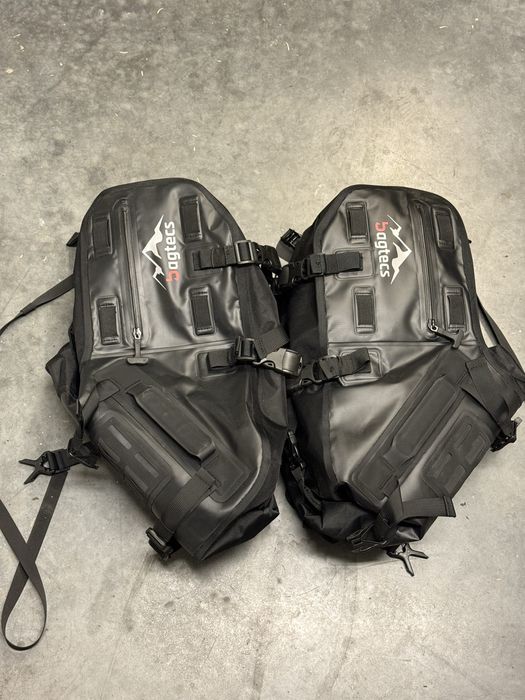 Sakwy motocyklowe Bagtecs 28 litrów komplet