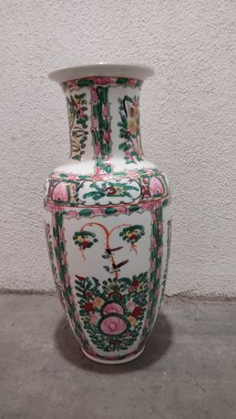 Bonita jarra oriental para decoração