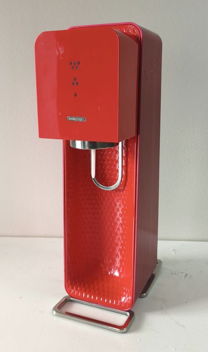 SodaStream czerwony saturator do wody.