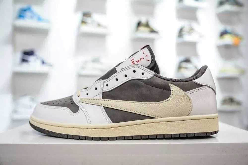 Jordan 1 Retro Low OG SP Travis Scott Reverse Mocha EU.42