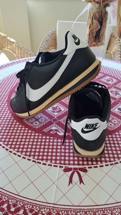 Vendo 3 pares de sapatilhas ler descrição.