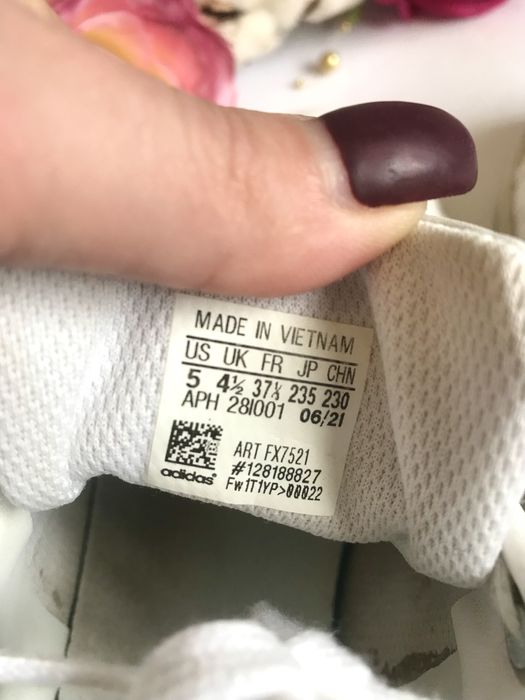 Кросівки Білі. Adidas. Італія. 37,5 розмір. Устілка 23  см