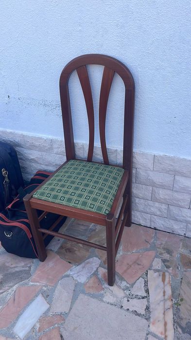 Cadeira e Mesas.